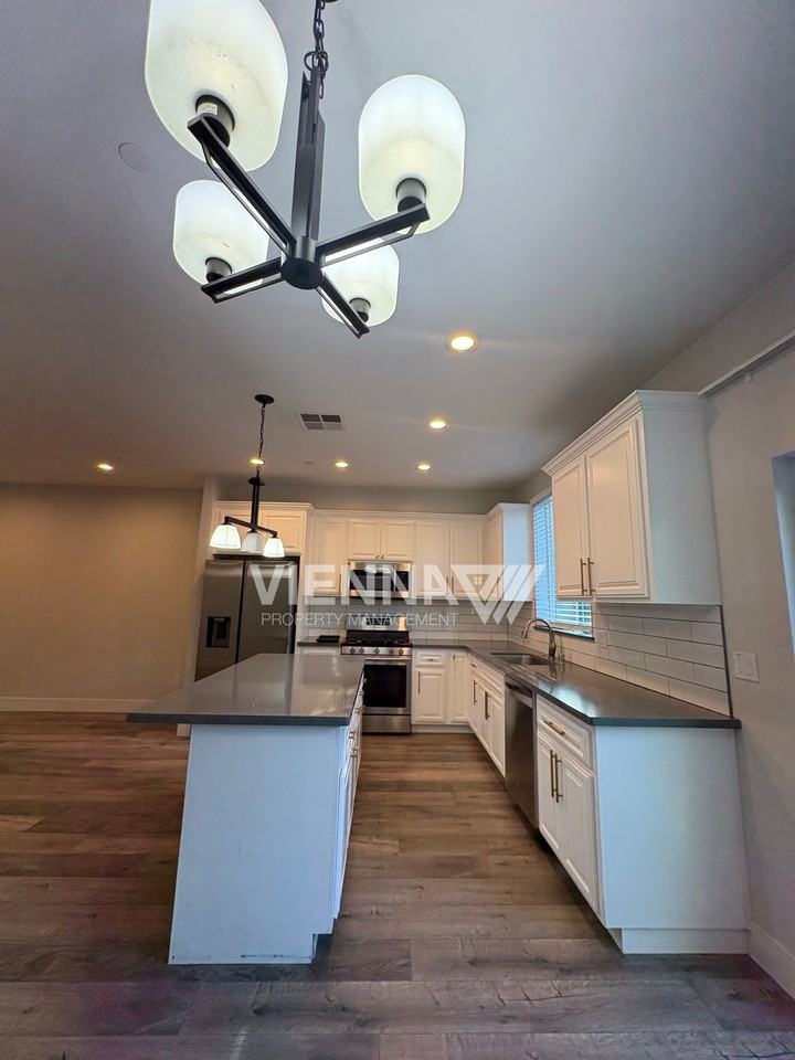 5841 Del Campo Ln - Photo 7 of 25