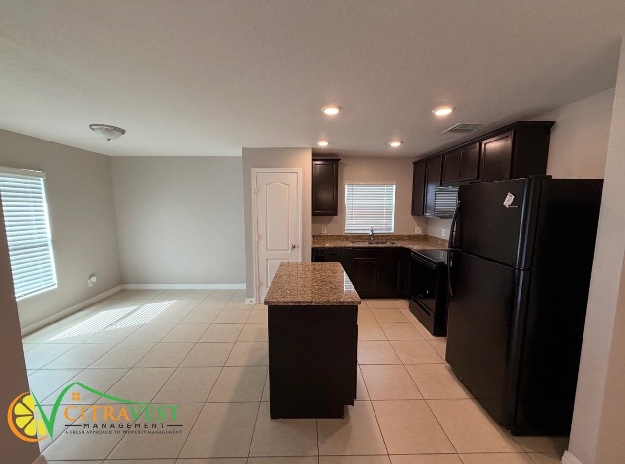 1443 Swan Lake Cir - Photo 3 of 9