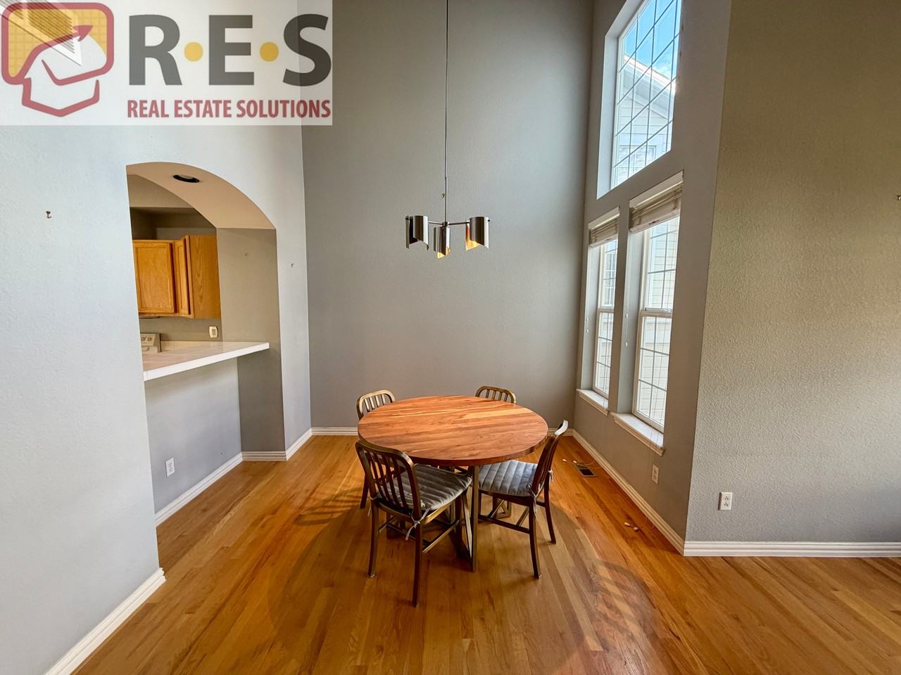 8300 Fairmount Dr - Photo 6 of 20