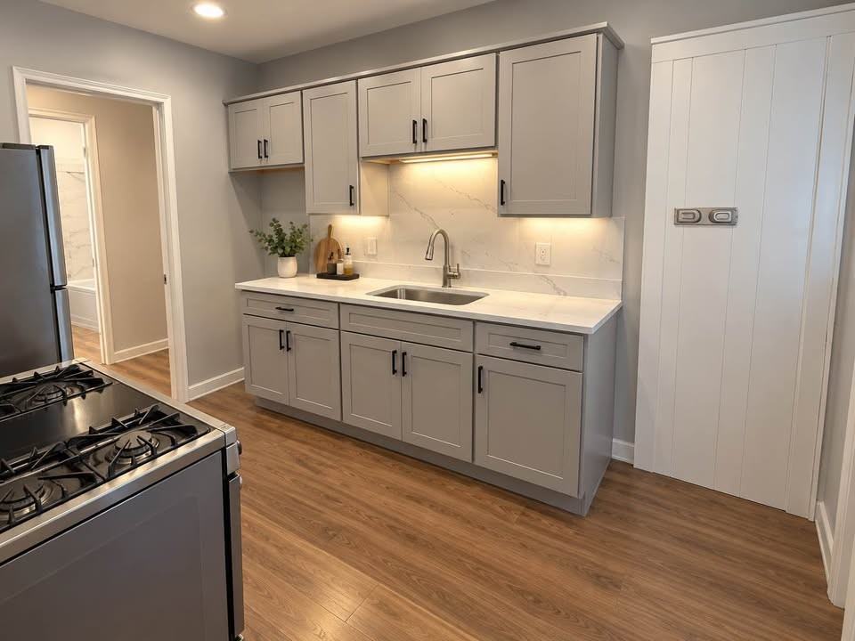 1084 E 19th St #2 - Photo 4 of 6