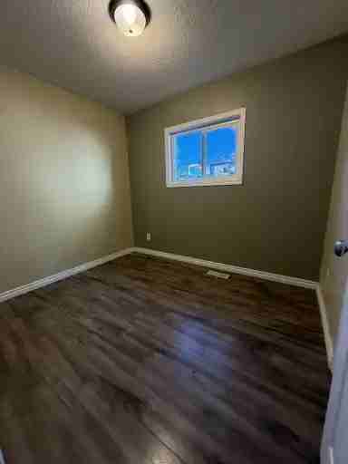 11320 97 St #B - Photo 5 of 8