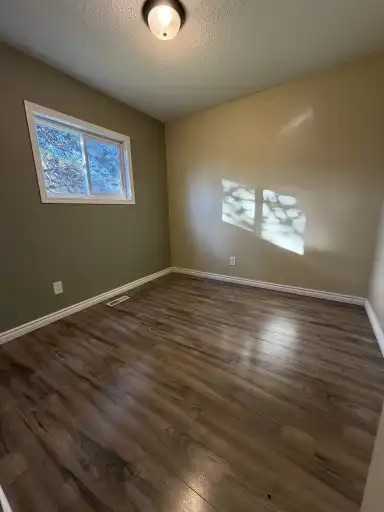 11320 97 St #B - Photo 7 of 8