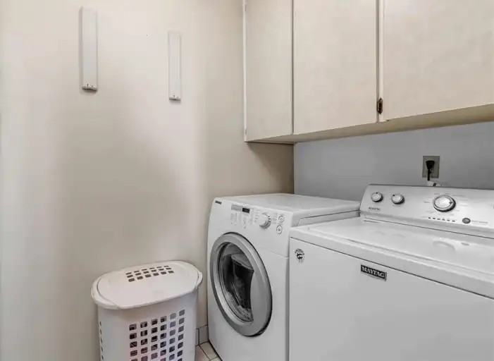 19 Woodlawn Rd E #601 - Photo 7 of 8