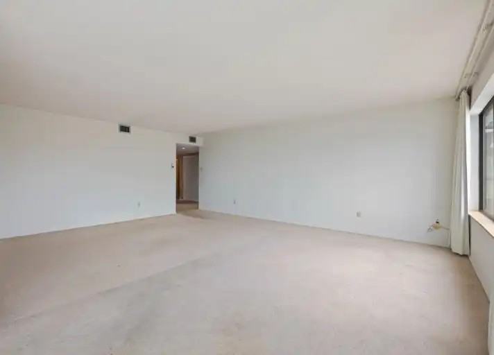 185 Ontario St #504 - Photo 2 of 10
