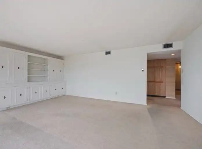 185 Ontario St #504 - Photo 3 of 10