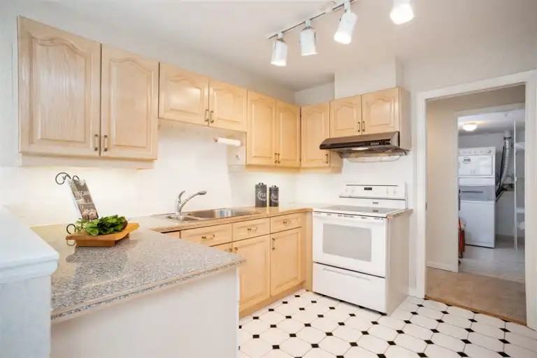 2425 Edgemont Blvd #4 - Photo 5 of 12