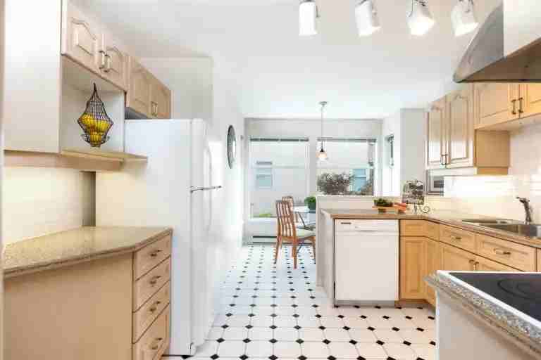 2425 Edgemont Blvd #4 - Photo 6 of 12