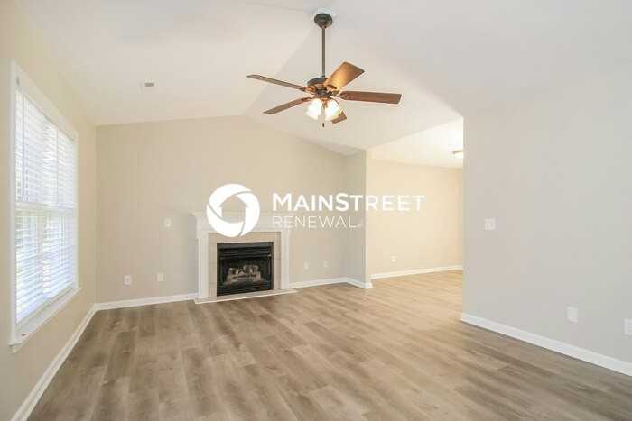 229 Laura St - Photo 5 of 17