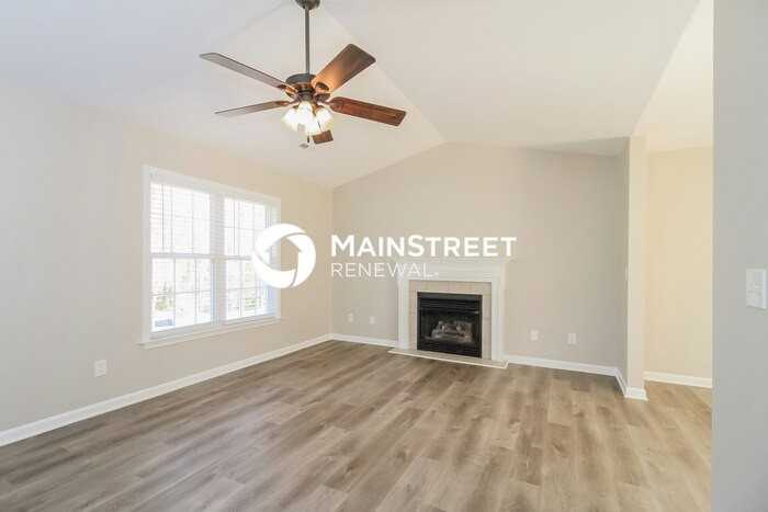 229 Laura St - Photo 6 of 17