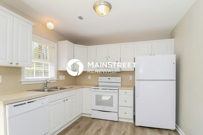 229 Laura St - Photo 7 of 17