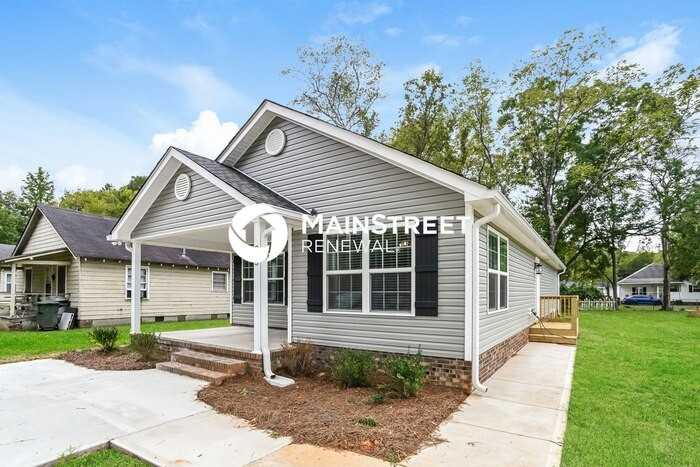 223 Maple St - Photo 2 of 14