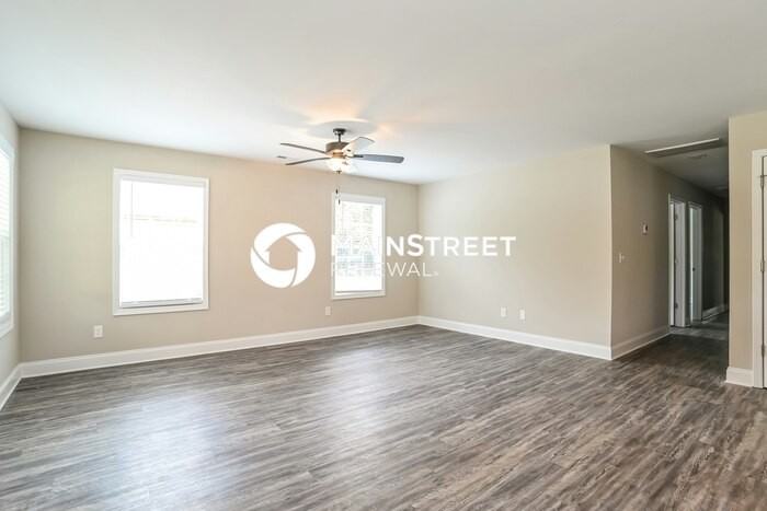 223 Maple St - Photo 4 of 14
