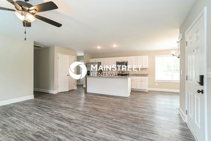 223 Maple St - Photo 5 of 14