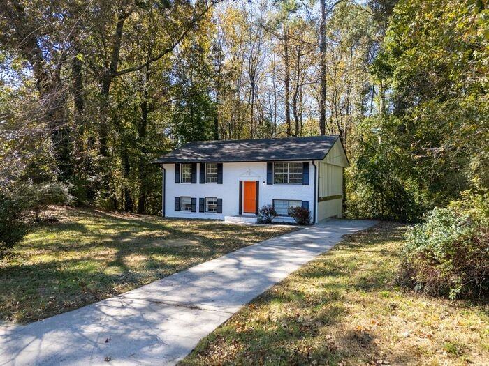 2890 Valley Brook Dr Sw - Photo 2 of 31