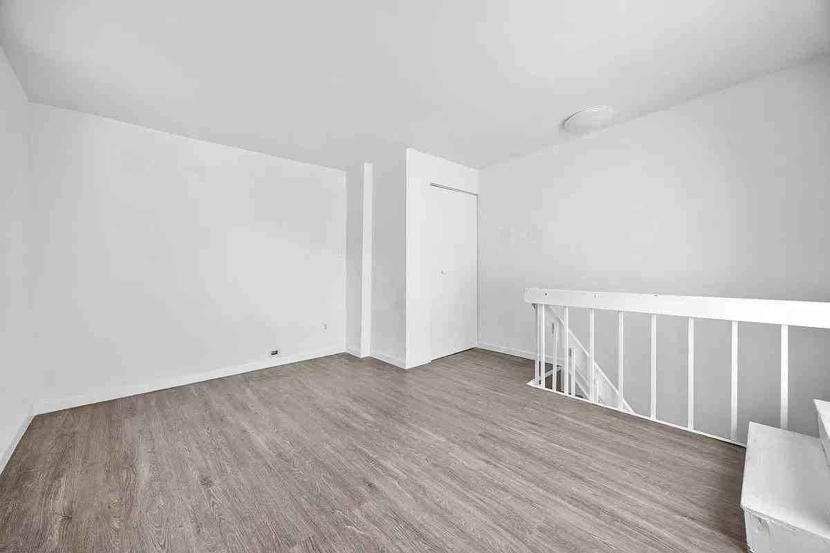 Fulton St #607 - Photo 5 of 7