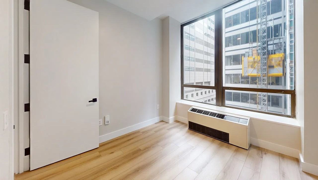 Wall St #1707 - Photo 4 of 9