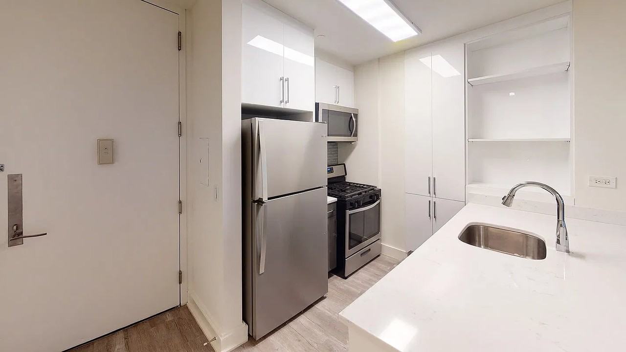 Hanover Sq #7G - Photo 2 of 10