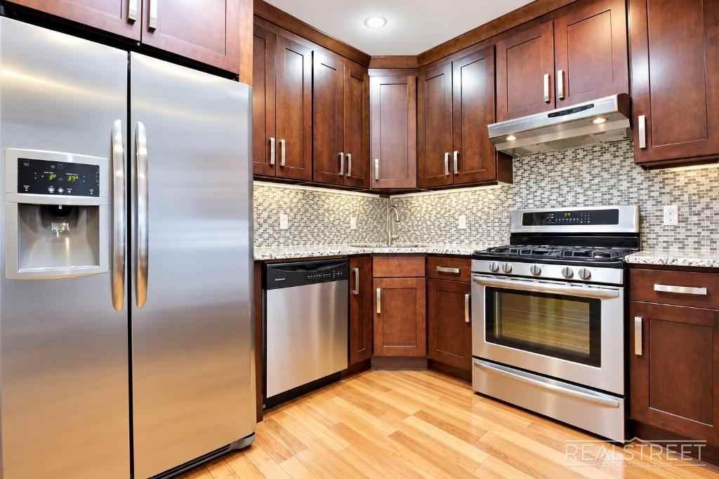 168 7th Ave #3R - Photo 2 of 7