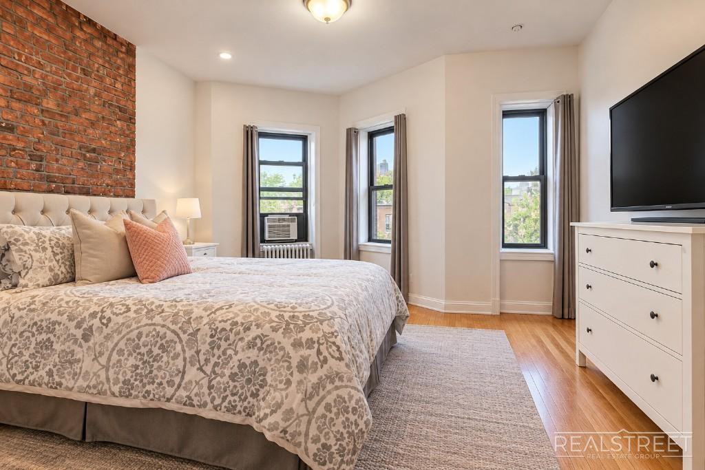168 7th Ave #3R - Photo 4 of 7