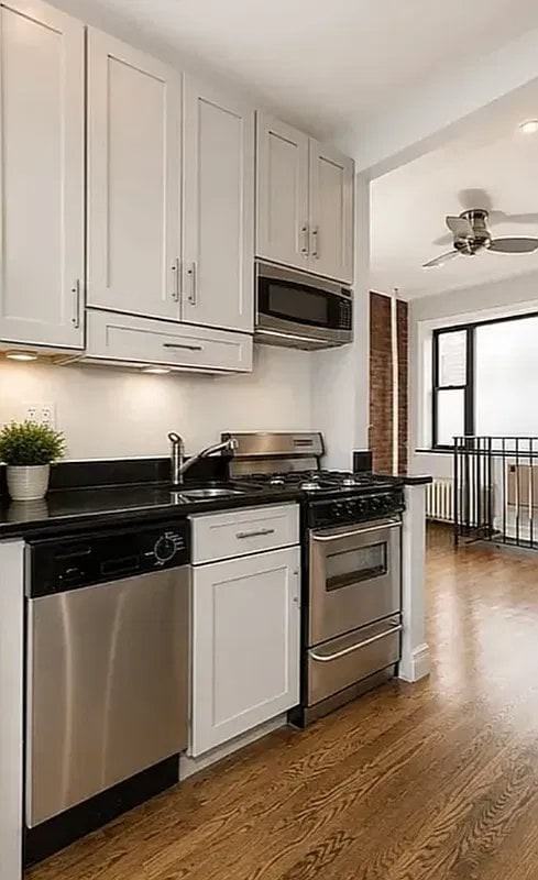 438 W 52nd St #4B - Photo 3 of 4