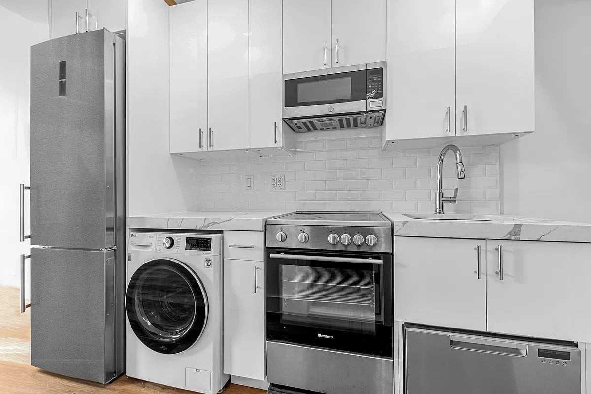 130 Allen St #9L - Photo 4 of 5