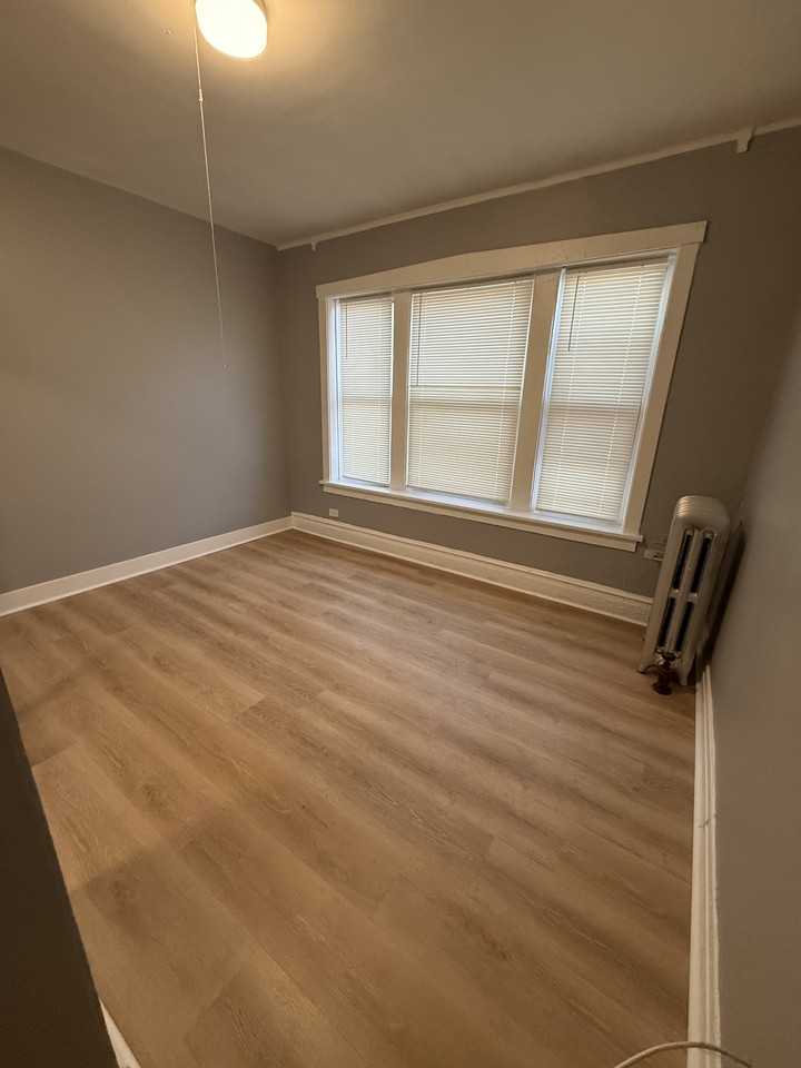 6004 N Paulina St - Photo 2 of 7