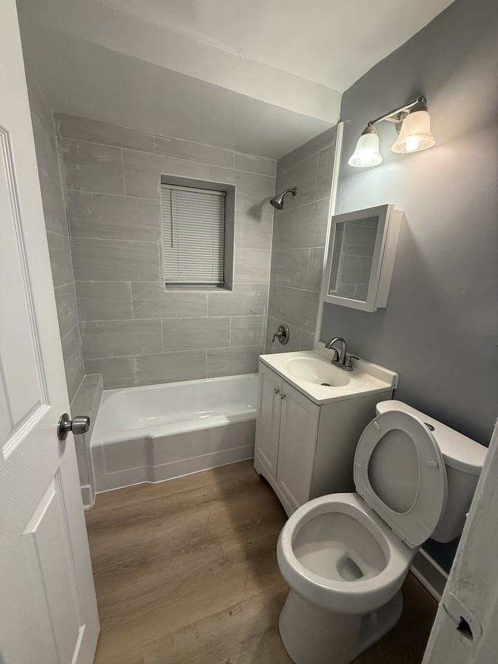 6004 N Paulina St - Photo 5 of 7