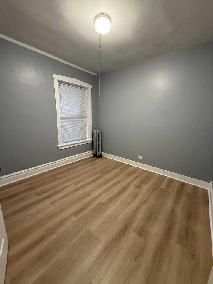 6004 N Paulina St - Photo 6 of 7