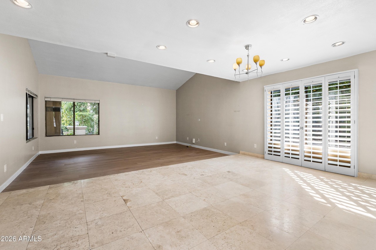 8624 N Timberlane Dr - Photo 2 of 19