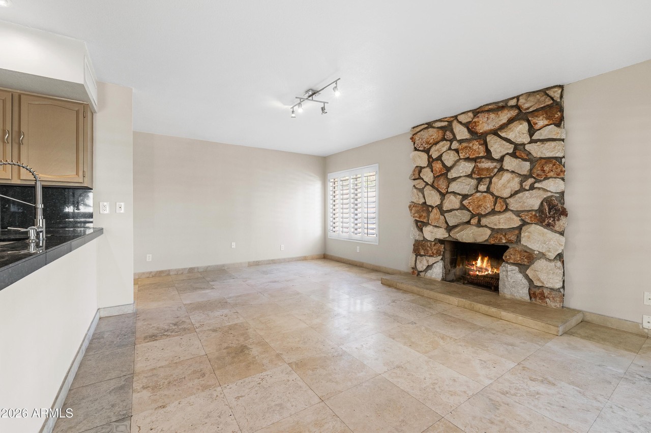 8624 N Timberlane Dr - Photo 7 of 19