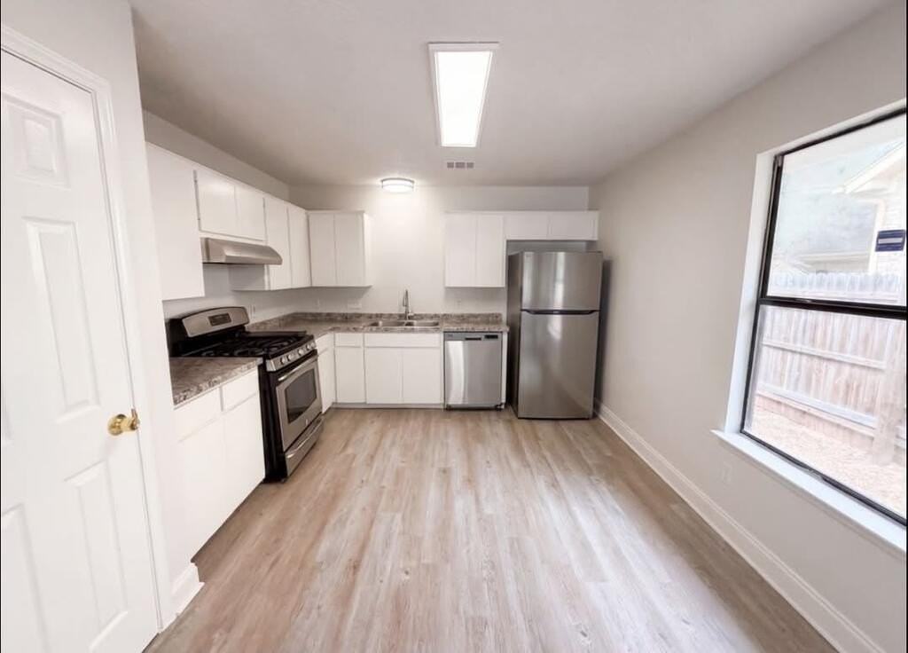16207 Parkway W Park St #DR - Photo 4 of 10