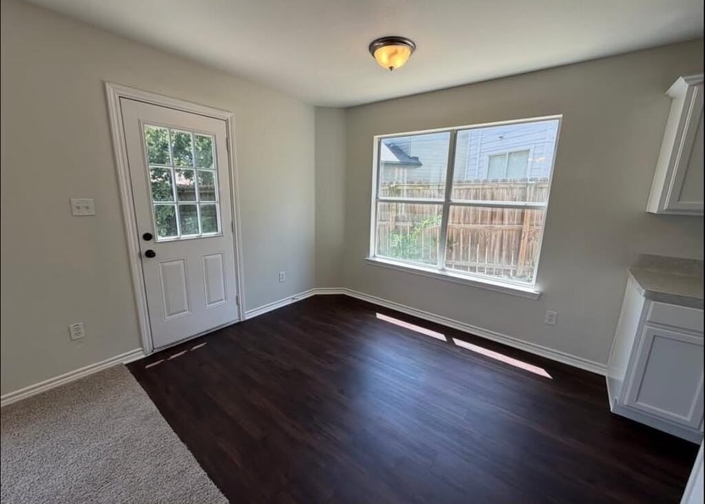 1555 Parkfield N Park St #CIR - Photo 2 of 10