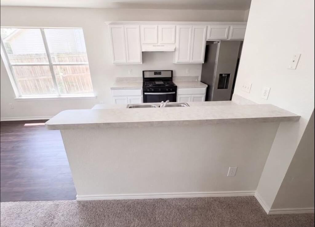 1555 Parkfield N Park St #CIR - Photo 4 of 10