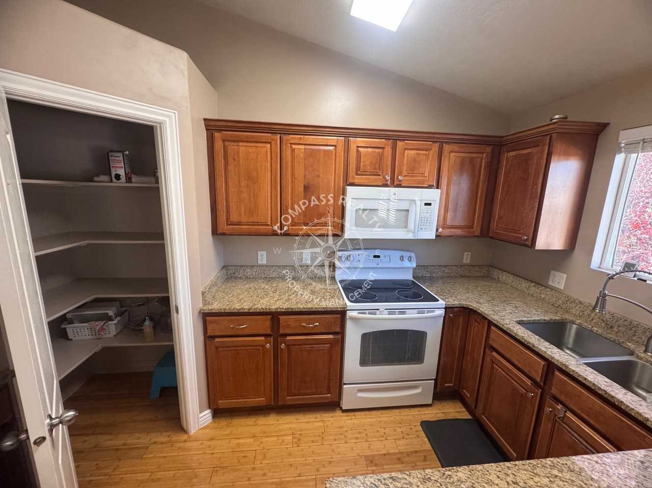 438 Alfred Dr #1 - Photo 5 of 21