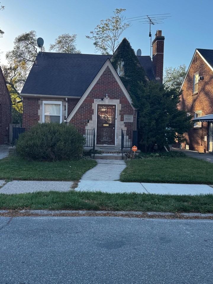 16527 Stansbury St - Photo 2 of 11