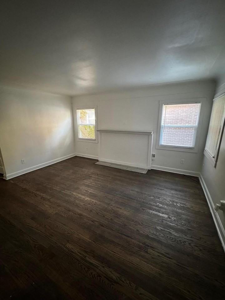 16527 Stansbury St - Photo 3 of 11
