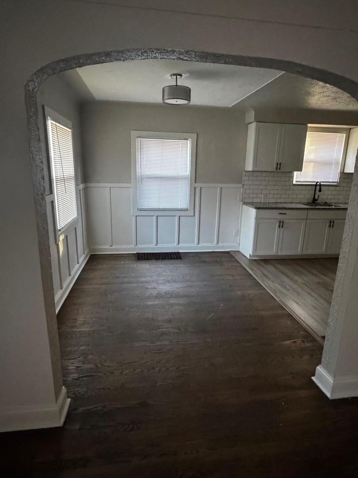 16527 Stansbury St - Photo 4 of 11