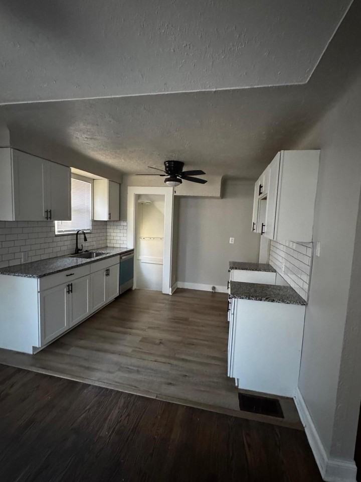 16527 Stansbury St - Photo 5 of 11