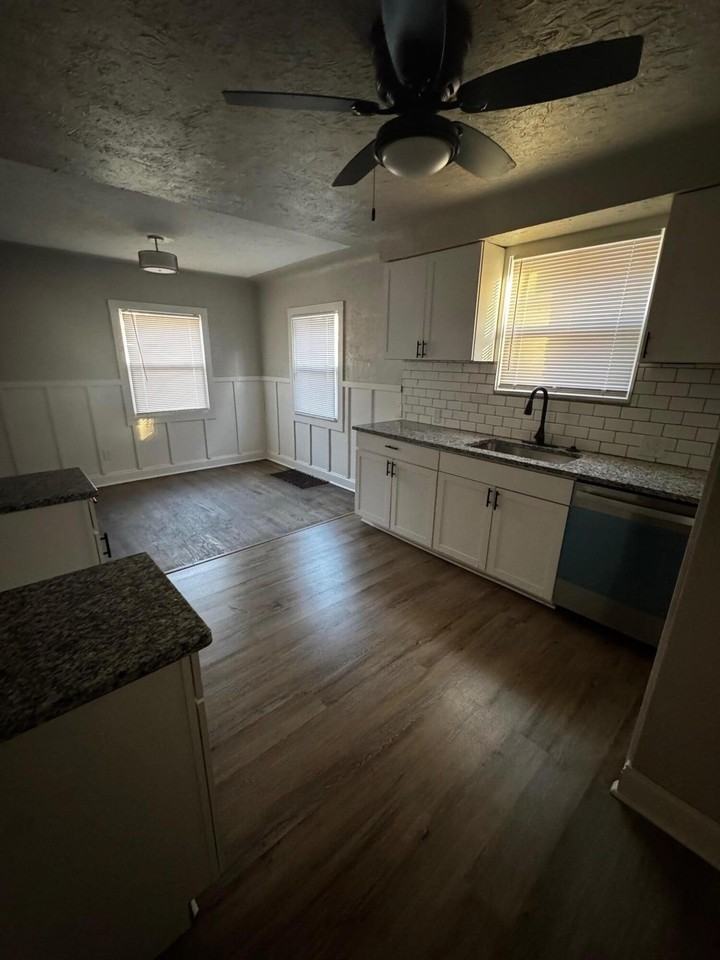 16527 Stansbury St - Photo 6 of 11