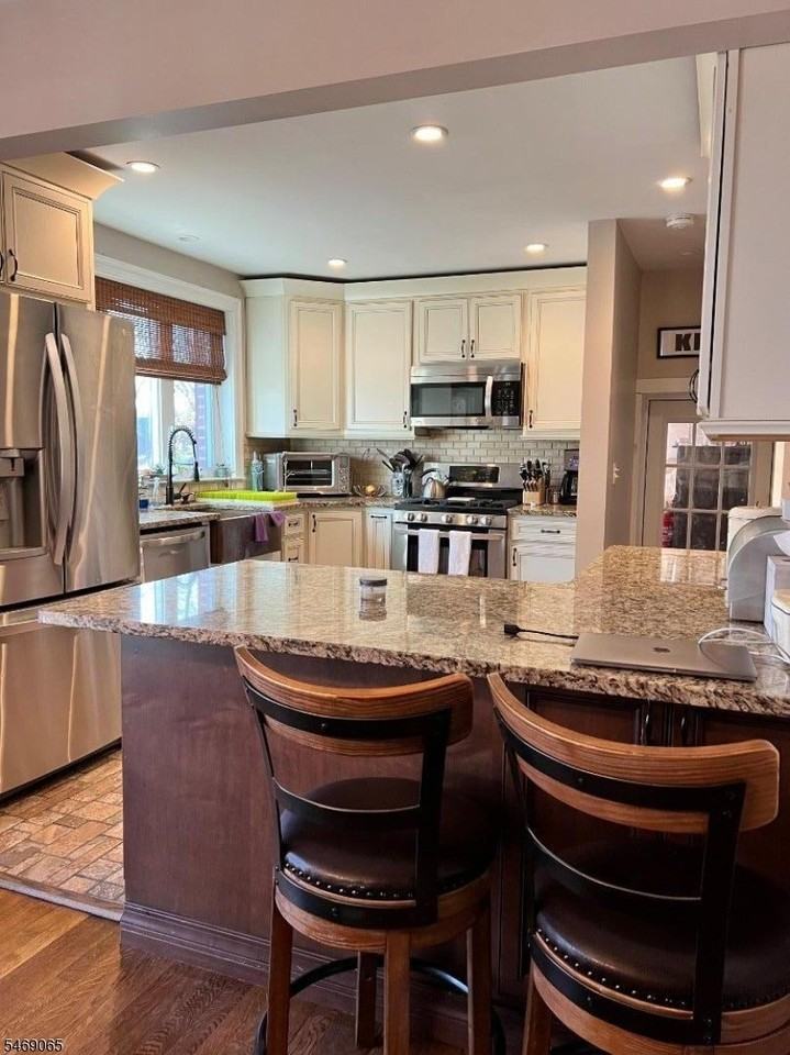 220 Parsippany Rd - Photo 4 of 23