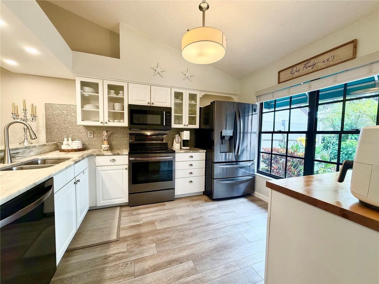 5847 Clubside Dr - Photo 4 of 32
