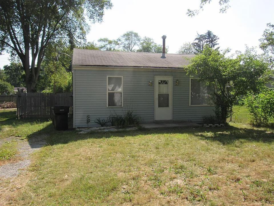 52740 Marks St - Photo 2 of 5