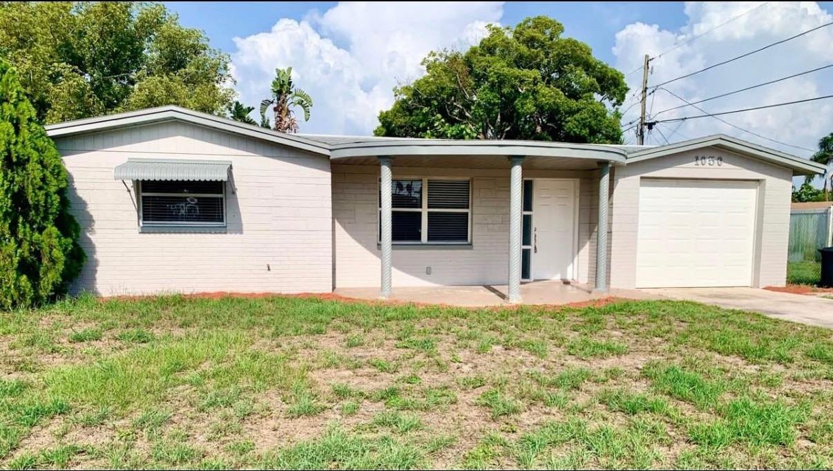1050 Excalibur St - Photo 2 of 18