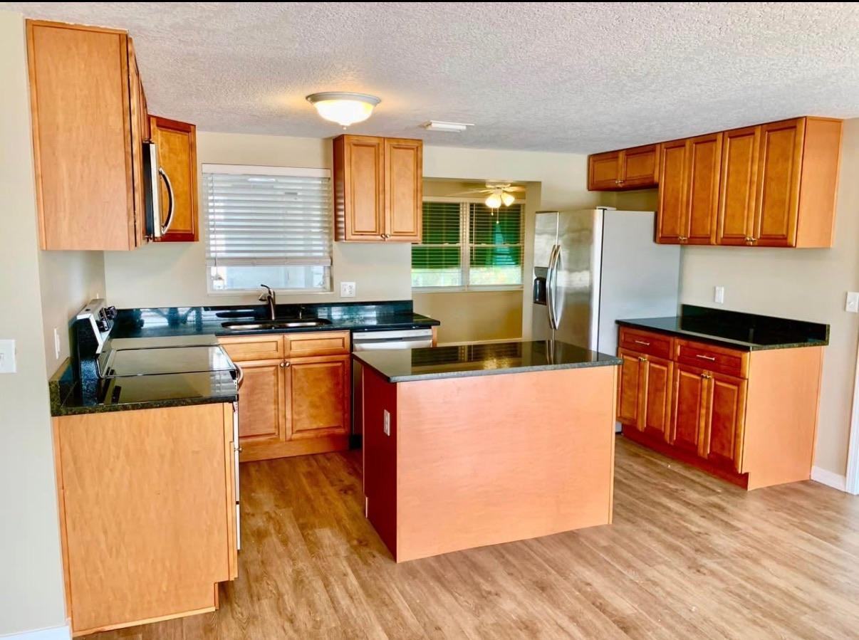 1050 Excalibur St - Photo 3 of 18