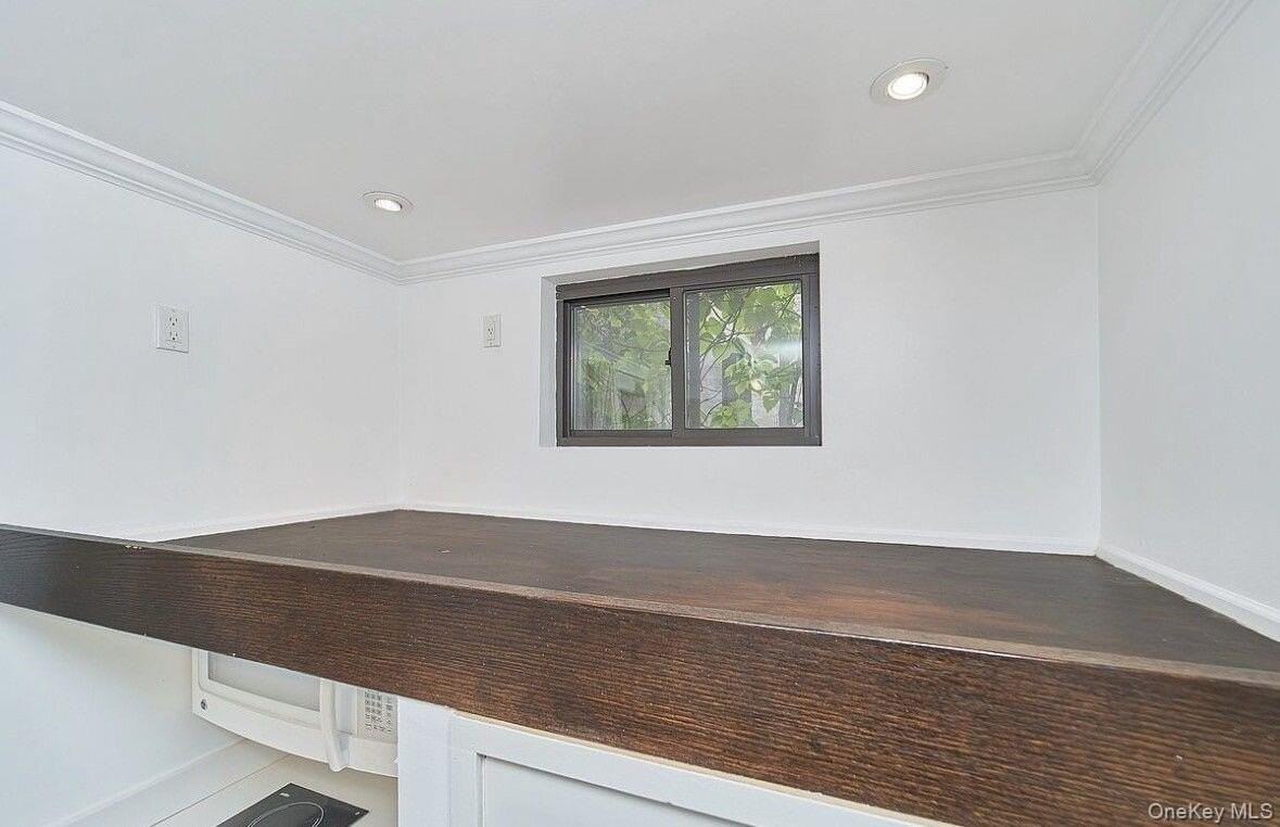 102 Greenwich Ave #10 - Photo 3 of 8