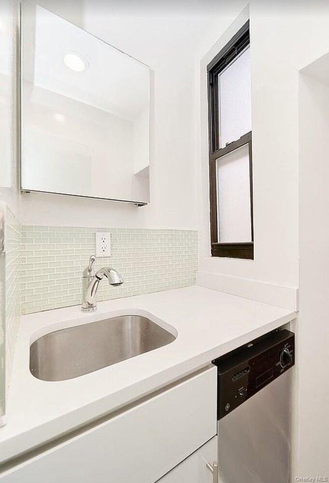 102 Greenwich Ave #10 - Photo 6 of 8