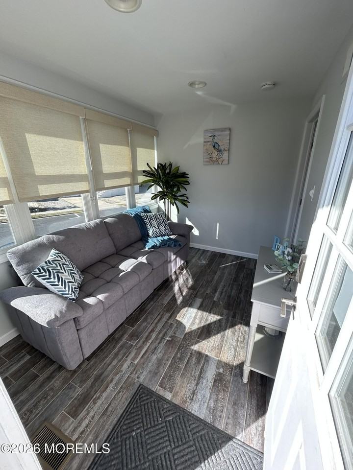 224 Randall Ave #7 - Photo 4 of 23