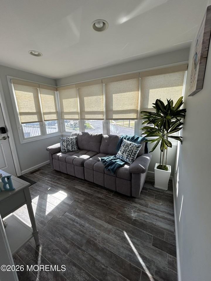224 Randall Ave #7 - Photo 5 of 23