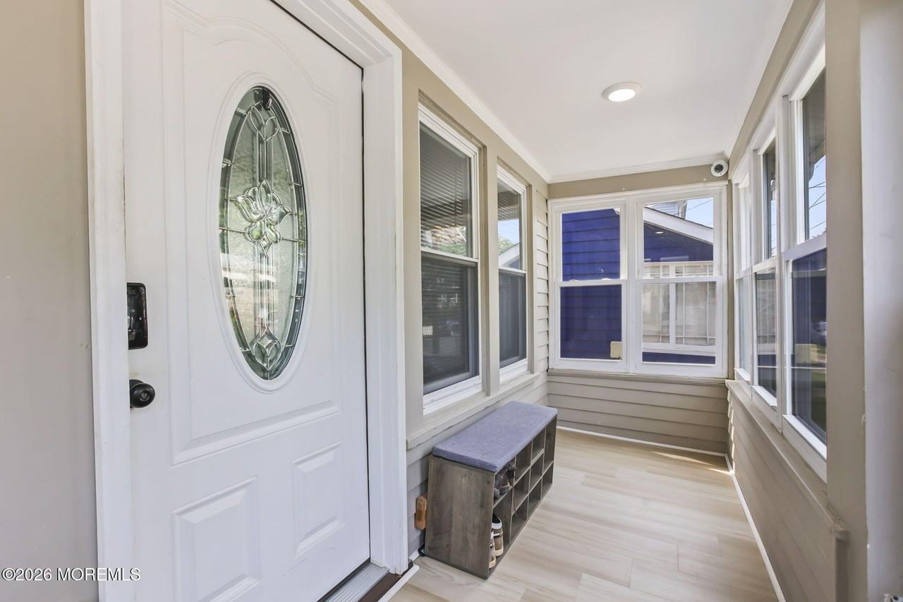 170 Hillside Ter - Photo 3 of 34