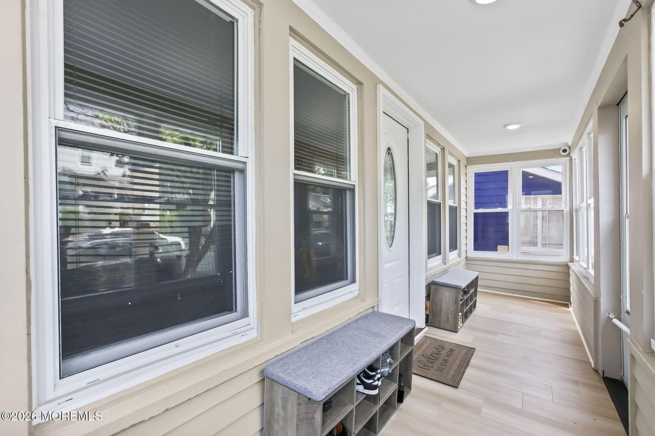 170 Hillside Ter - Photo 4 of 34